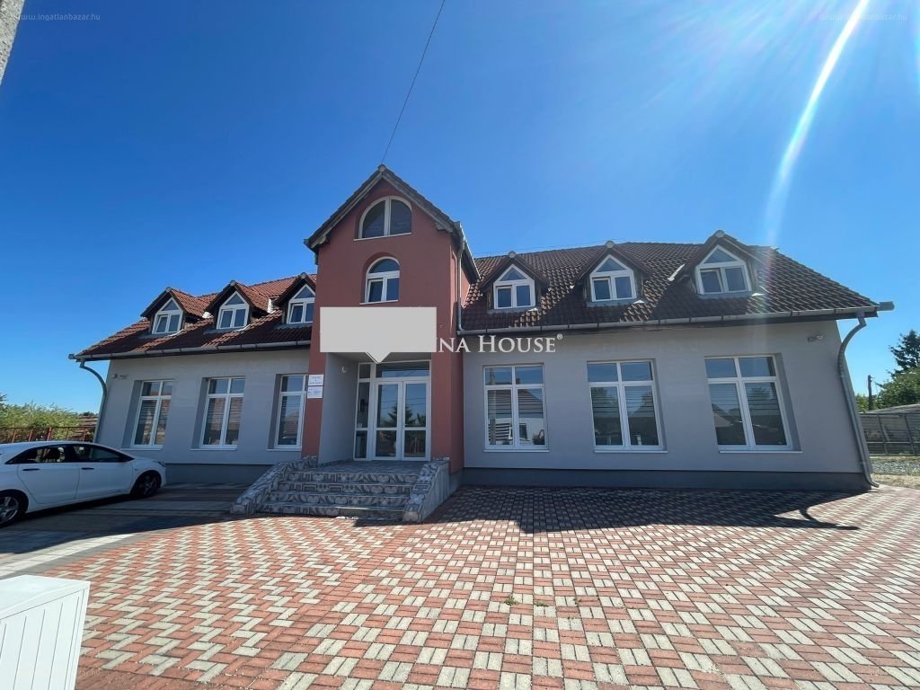 30 bed · 952m² · Családi ház · 270.000.000 ft