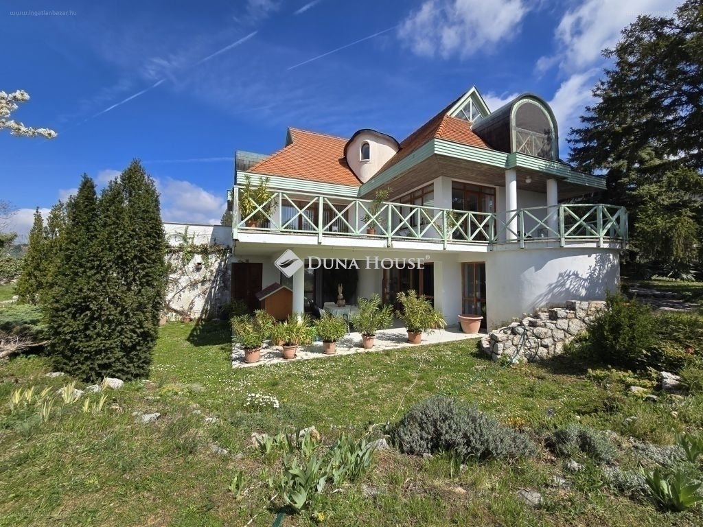 6 bed · 210m² · Családi ház · 184.990.000 ft
