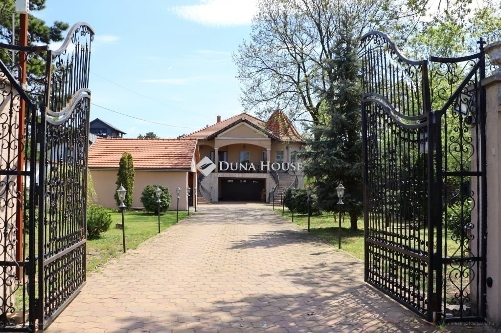 4 bed · 412m² · Családi ház · 520.000.000 ft