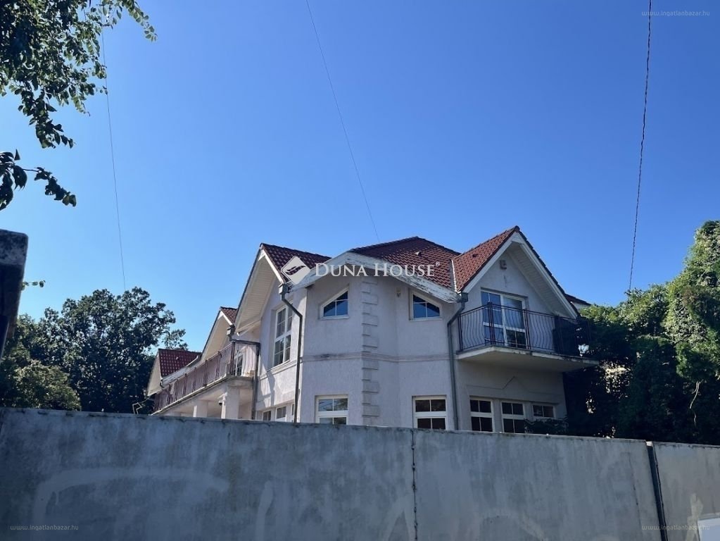 6 bed · 720m² · Családi ház · 89.900.000 ft