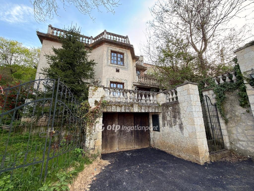 Ház · 5 hálószoba · 410 m² · 64.900.000 Ft