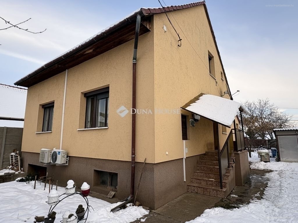 5 bed · 220m² · Családi ház · 124.900.000 ft