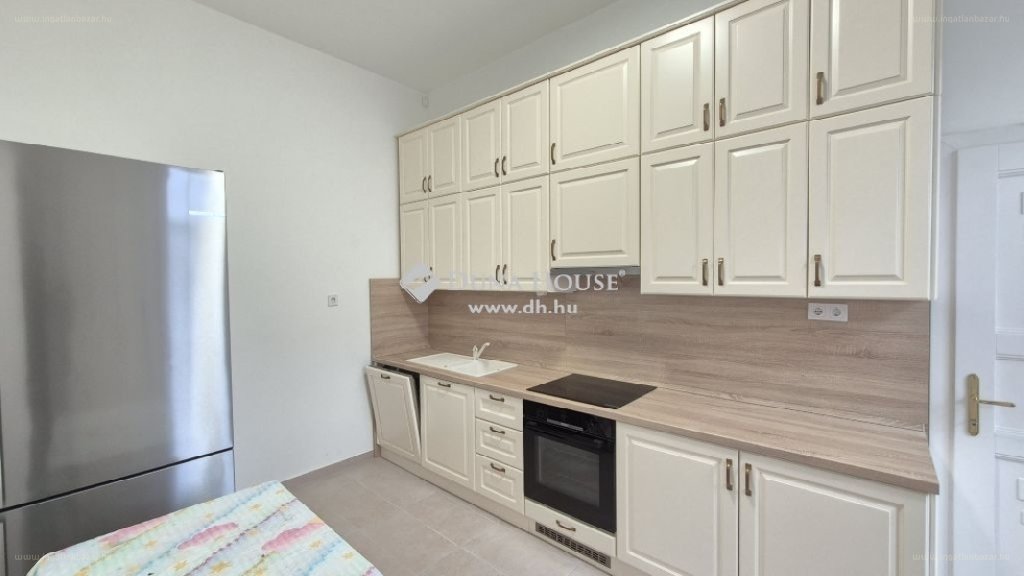 4 bed · 330m² · Családi ház · 550.000.000 ft