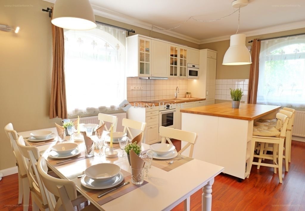 4 bed · 295m² · Családi ház · 194.500.000 ft