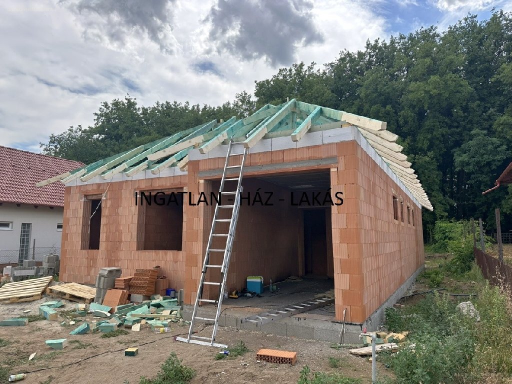 4 bed · 130m² · Családi ház · 144.900.000 ft