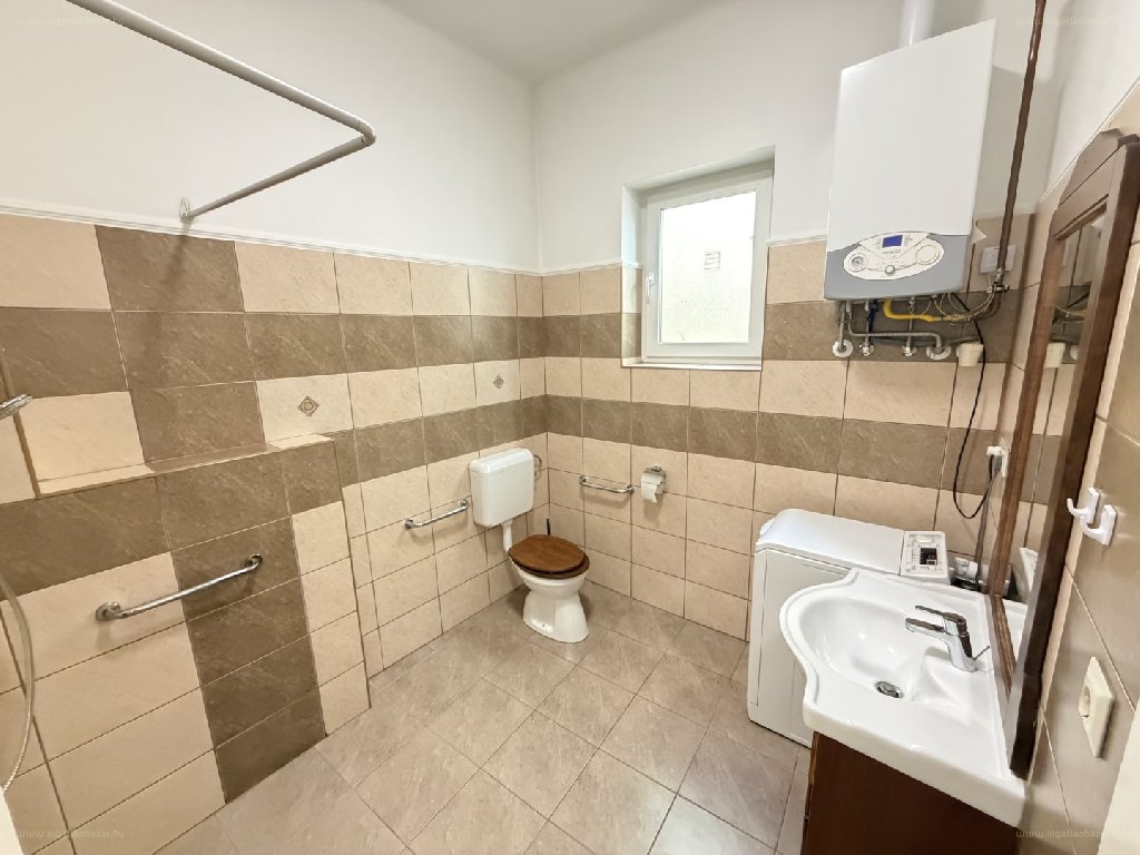 Belváros, Kaposvár, ingatlan, kiadó, lakás, 112 m2