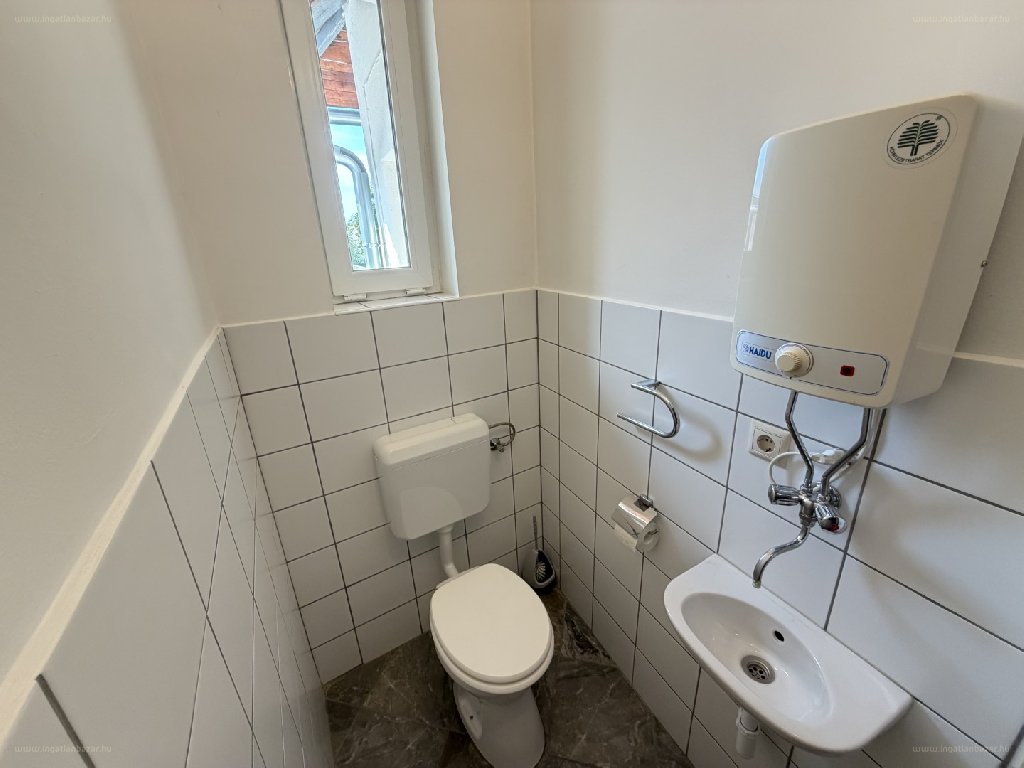 Belváros, Kaposvár, ingatlan, kiadó, lakás, 112 m2