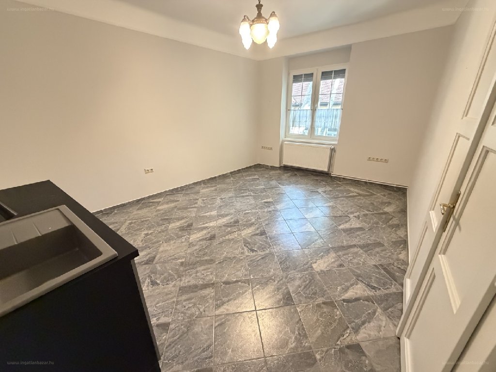 Belváros, Kaposvár, ingatlan, kiadó, lakás, 112 m2