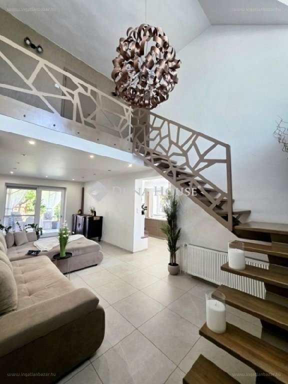 4 bed · 185m² · Családi ház · 159.900.000 ft
