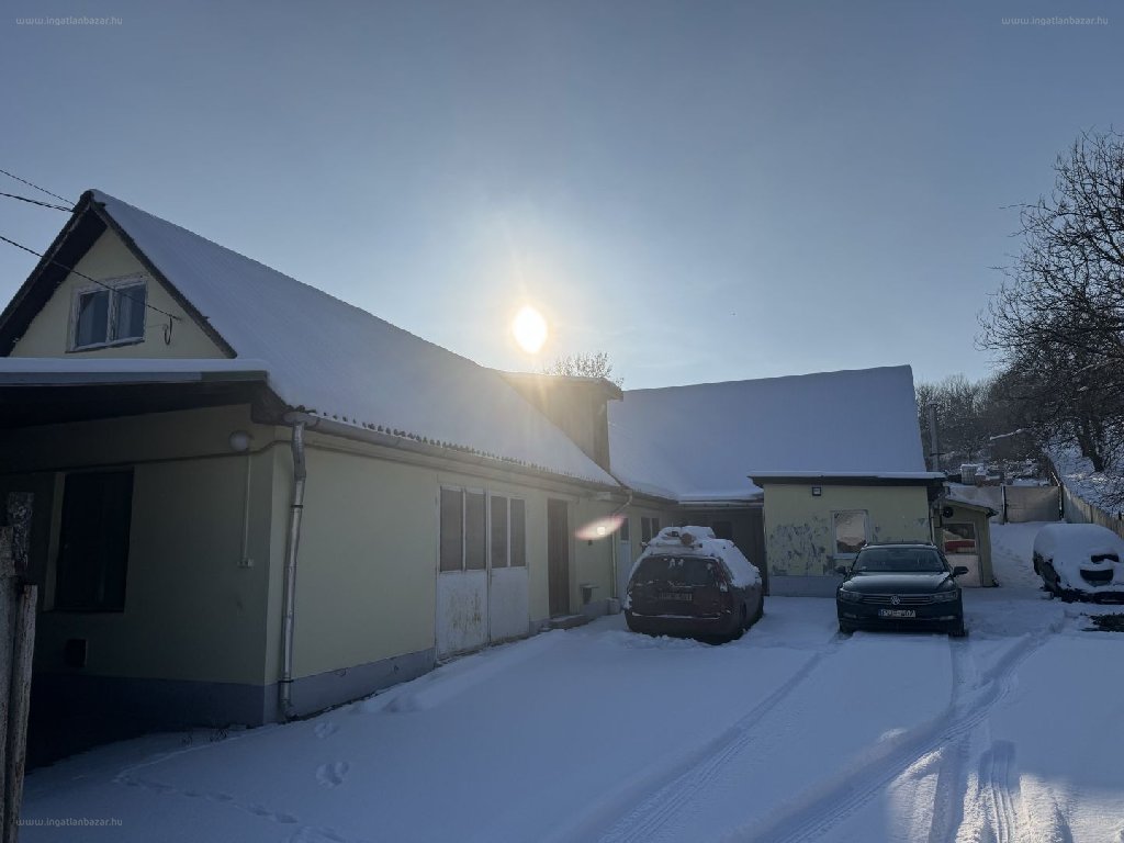 3 bed · 600m² · Családi ház · 69.890.000 ft
