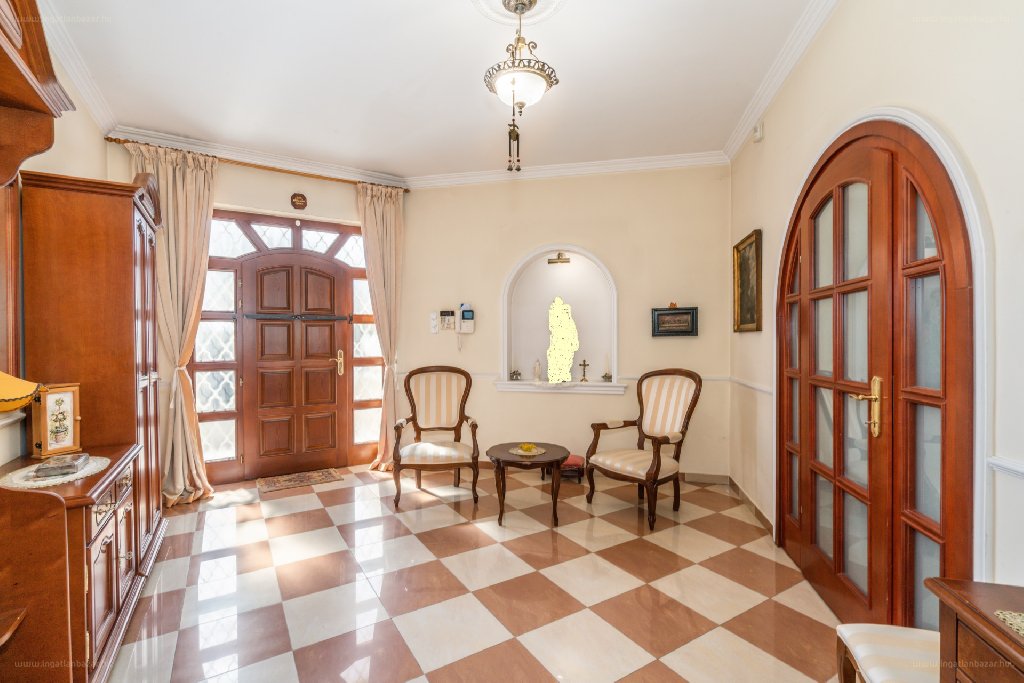 Ház · 7 hálószoba · 450 m² · 279.000.000 Ft