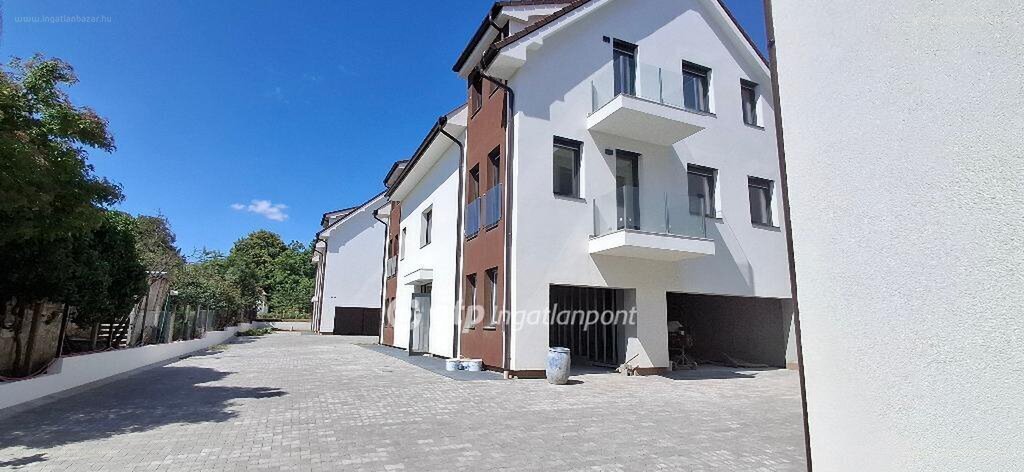 Lakás · 3 hálószoba · 65 m² · 93.856.000 Ft