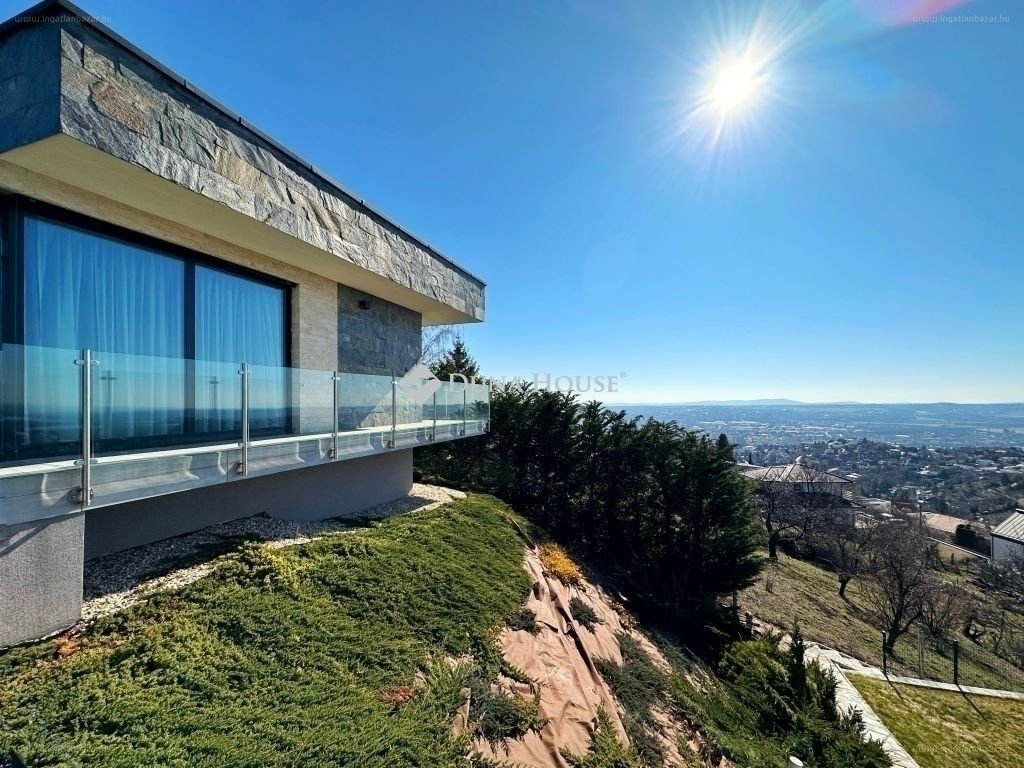 Ház · 4 hálószoba · 223 m² · 399.000.000 Ft