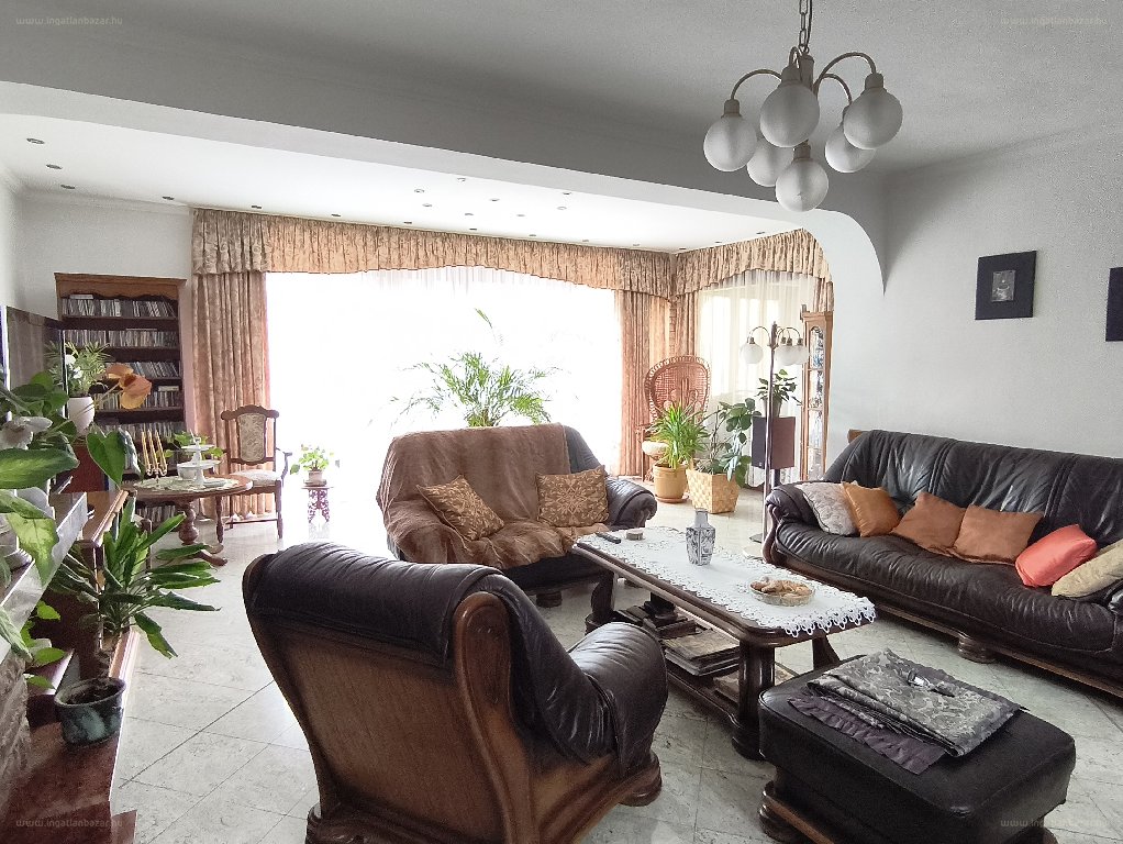 Családi ház · 5 hálószoba · 220 m² · 175.000.000 Ft