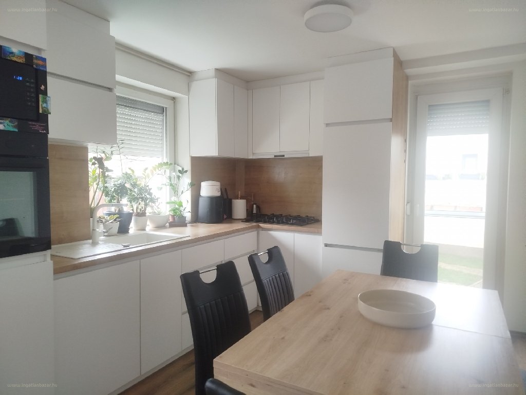 3 bed · 106m² · Ház · 170.000.000 ft