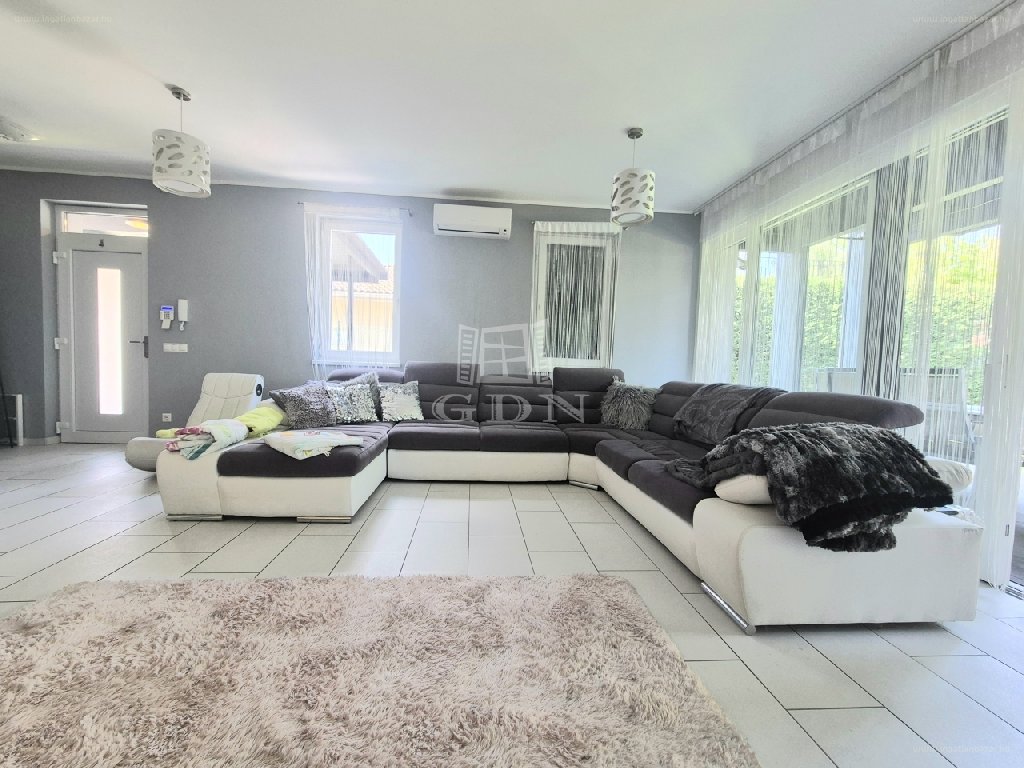 4 bed · 110m² · Családi ház · 215.000.000 ft