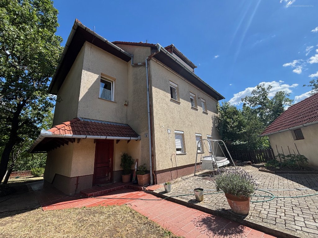 7 bed · 250m² · Családi ház · 164.900.000 ft