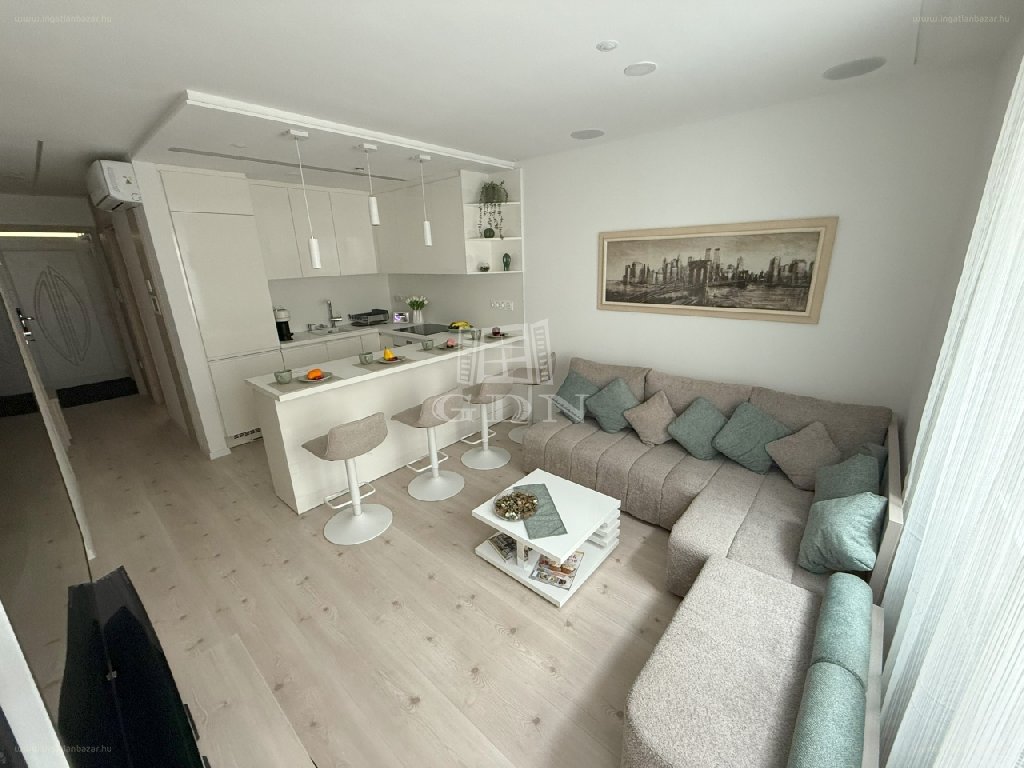 Lakás · 4 hálószoba · 59 m² · 215.000.000 Ft
