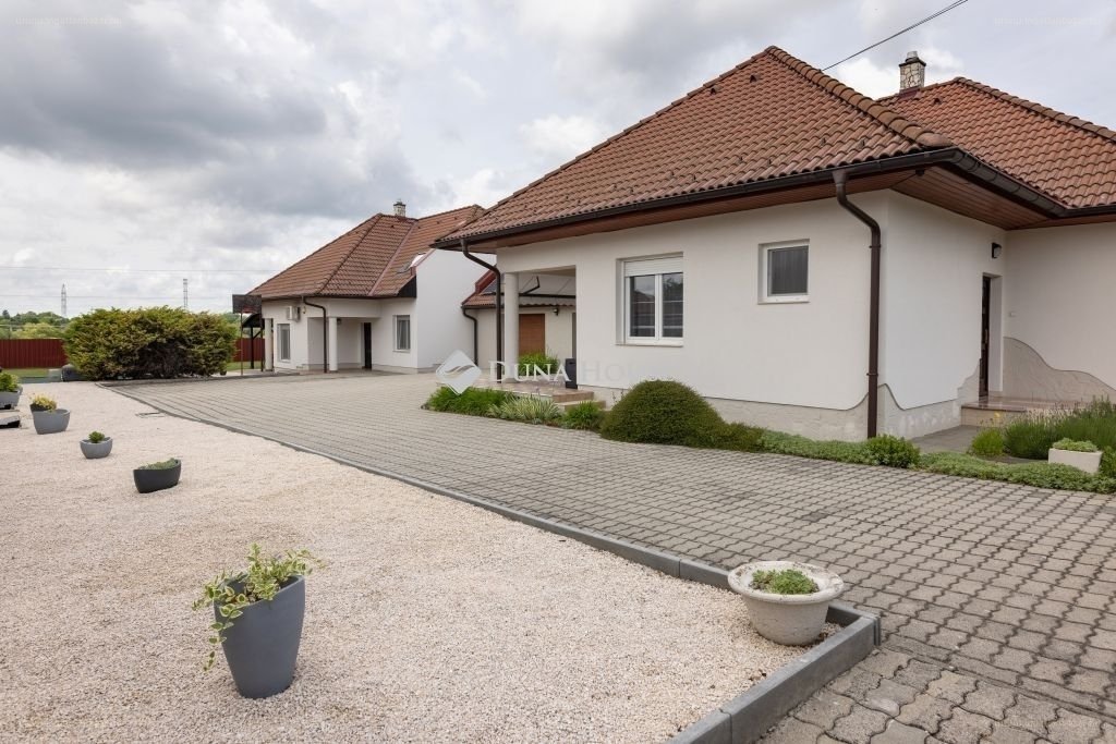 6 bed · 243m² · Ház · 225.000.000 ft