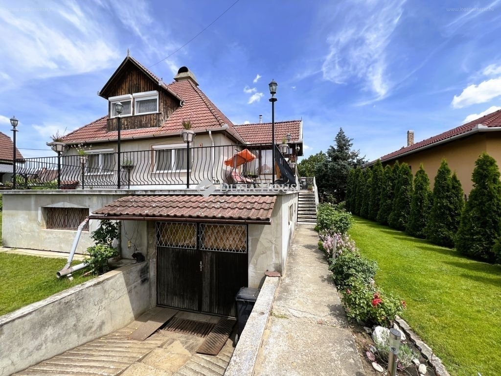 4 bed · 272m² · Családi ház · 165.000.000 ft