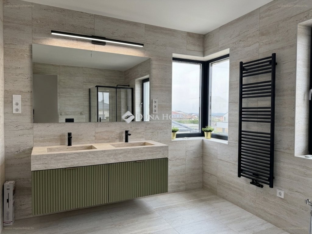 5 bed · 220m² · Családi ház · 330.000.000 ft