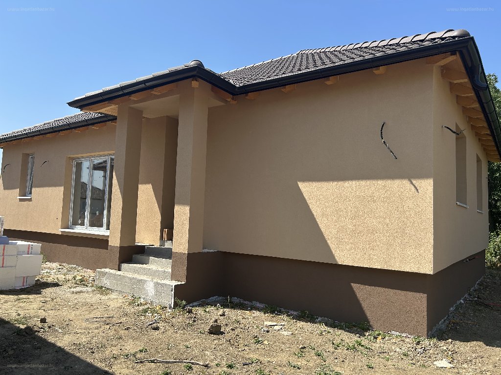 4 bed · 92m² · Családi ház · 74.990.000 ft