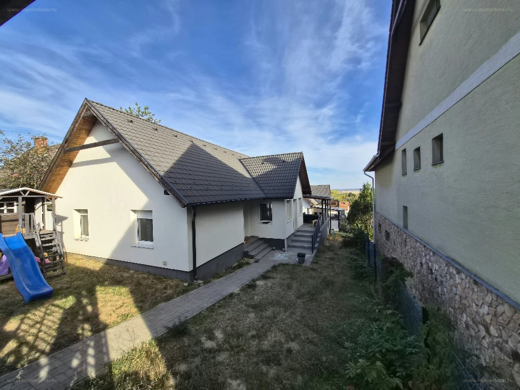 Ház · 3 hálószoba · 102 m² · 107.000.000 Ft