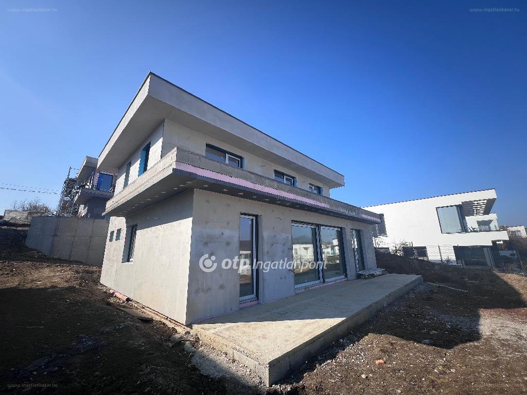 4 bed · 200m² · Ház · 329.900.000 ft