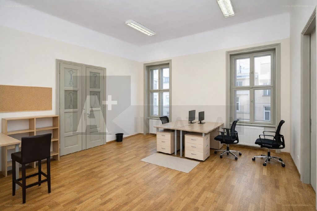 Ház · 8 hálószoba · 300 m² · 265.000.000 Ft