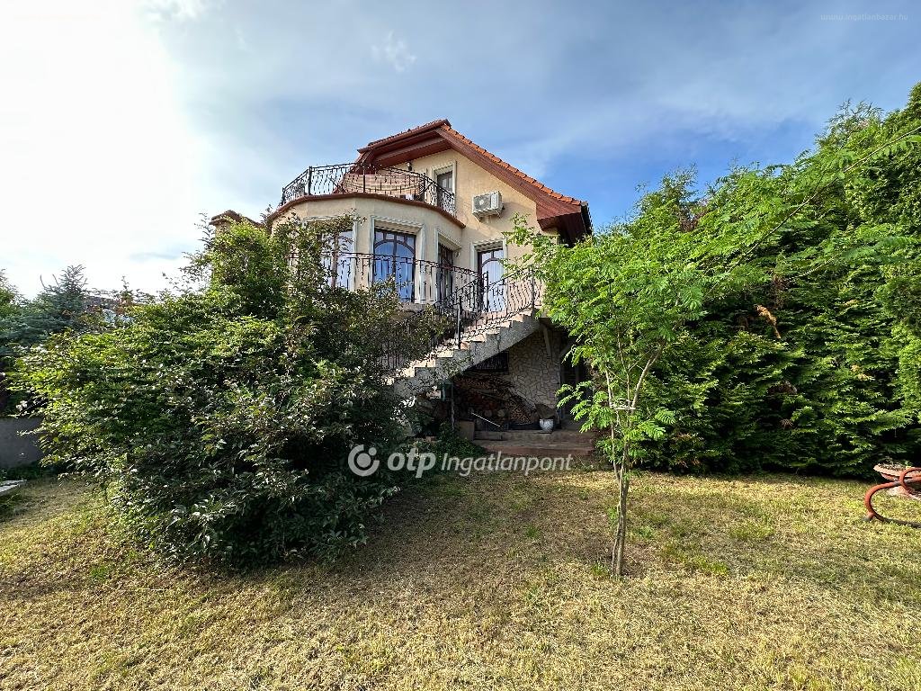 Ház · 7 hálószoba · 250 m² · 164.900.000 Ft