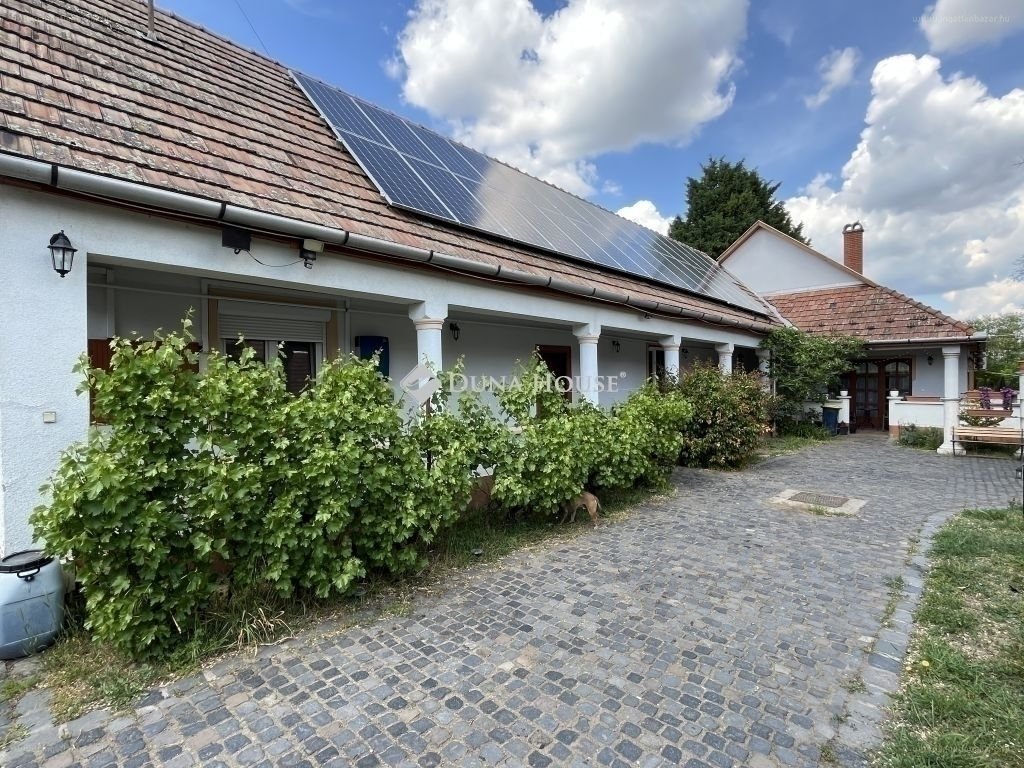 4 bed · 180m² · Családi ház · 166.000.000 ft