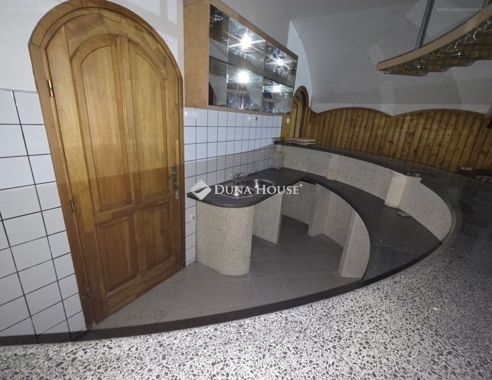 3 bed · 230m² · Ház · 103.000.000 ft