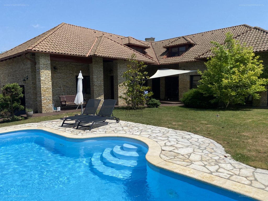 5 bed · 318m² · Családi ház · 290.000.000 ft