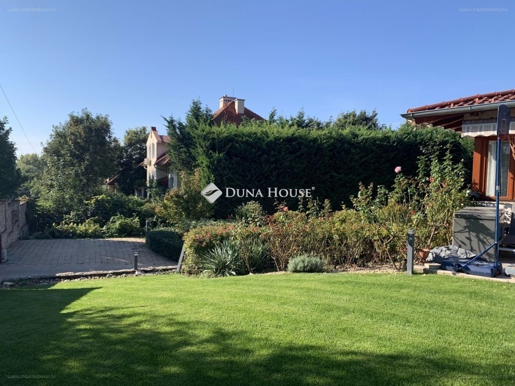 Ház · 6 hálószoba · 325 m² · 382.000.000 Ft