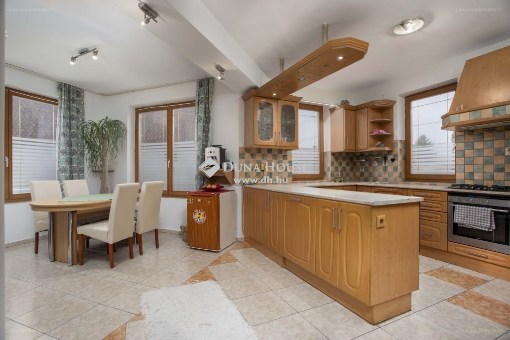 7 bed · 262m² · Családi ház · 93.000.000 ft
