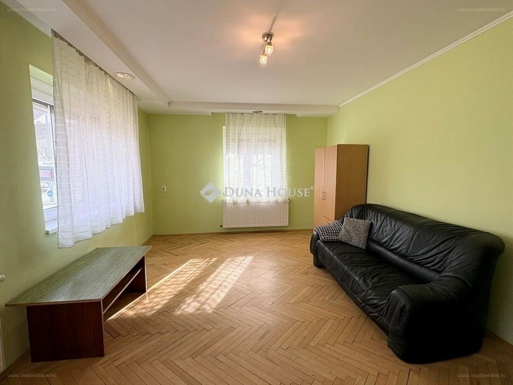 Lakás · 4 hálószoba · 90 m² · 80.000.000 Ft
