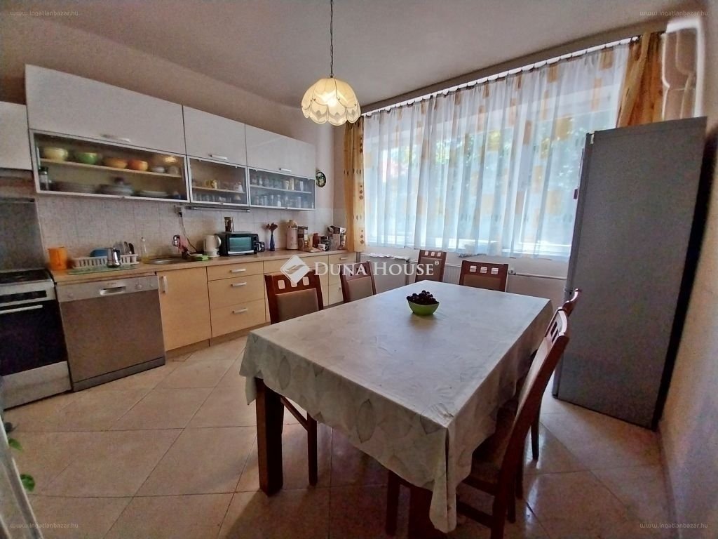 Ház · 4 hálószoba · 200 m² · 184.900.000 Ft