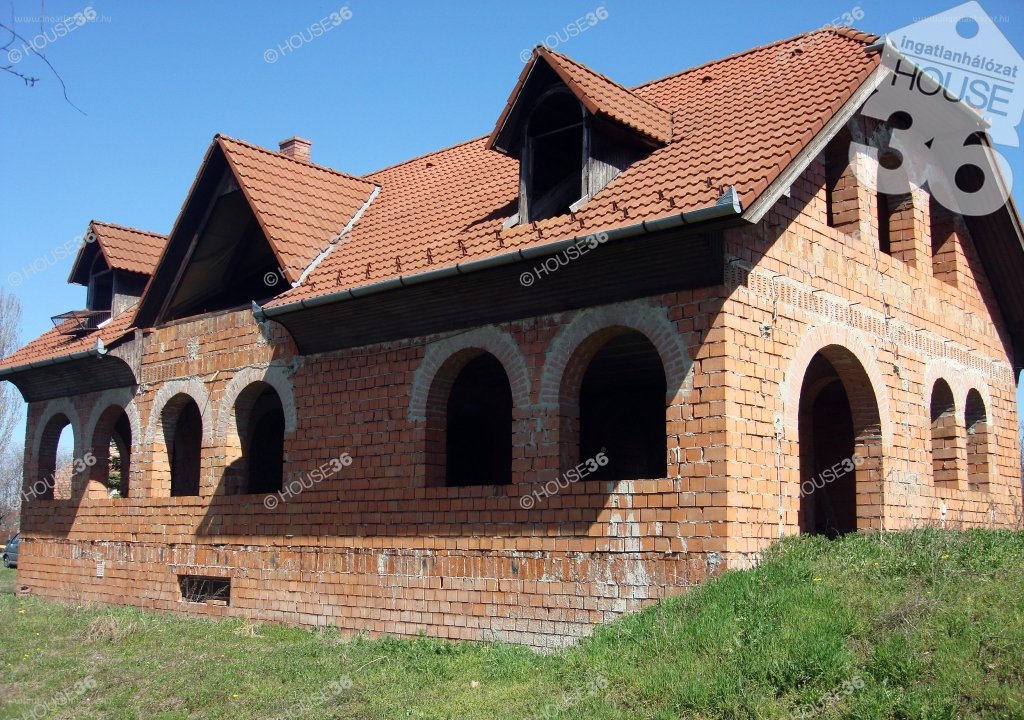 Ház · 6 hálószoba · 180 m² · 42.000.000 Ft
