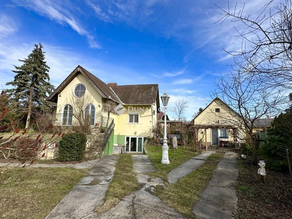 8 bed · 349m² · Családi ház · 140.000.000 ft