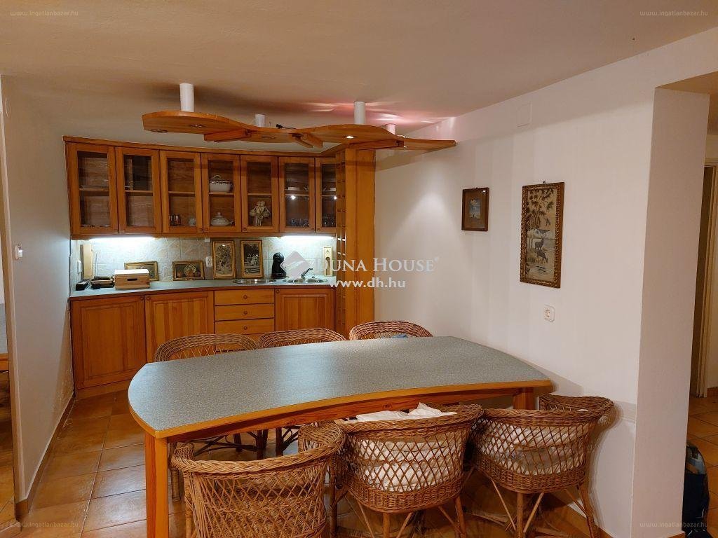 Ház · 5 hálószoba · 350 m² · 179.000.000 Ft