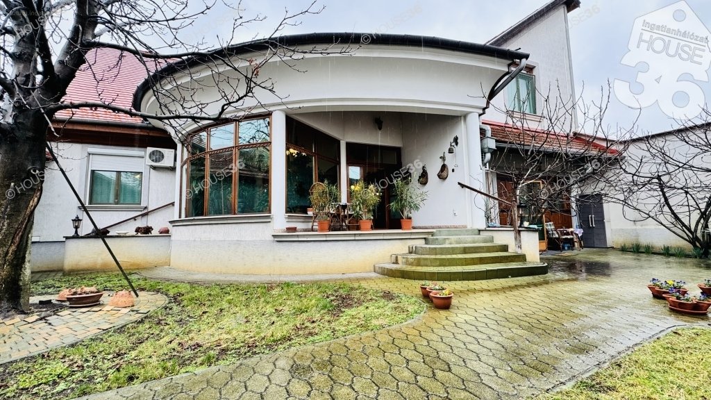 5 bed · 310m² · Családi ház · 214.900.000 ft
