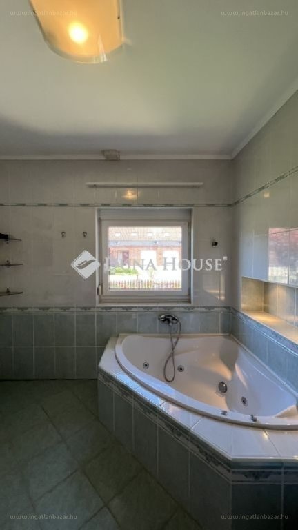 6 bed · 232m² · Családi ház · 155.000.000 ft