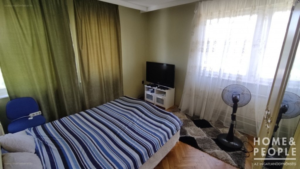 6 bed · 325m² · Családi ház · 180.000.000 ft
